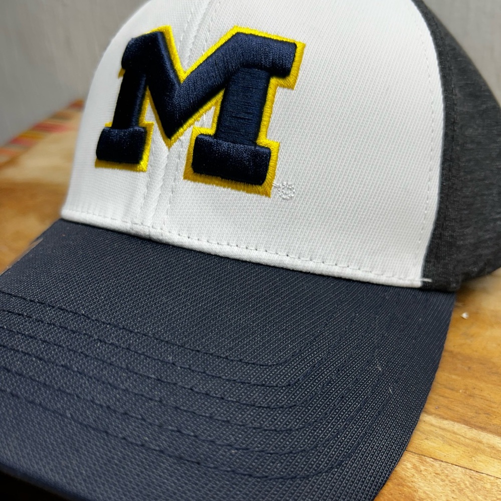 NWOT Michigan Wolverines Blue/White/gray
Adjustable Strap-back Hat - Picture 5 of 8